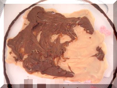 デコチョコ作り方のコツ最後にチョコレートを重ねて厚さを出す
